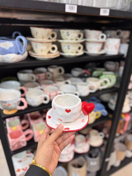 مج هاند ميد قلوب احمر مع ايد قلب بالاضافة الى صحن